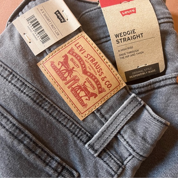 Levi’s Wedgie Straight *NWT* 27 X 28 - Picture 4 of 6